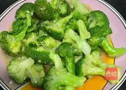 Illustration of how to make garlic broccoli 8