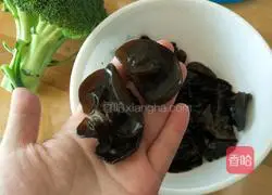 Illustration of how to make spicy mustard double crisp 2