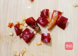 Illustration of how to make spicy and sour potato shreds 1