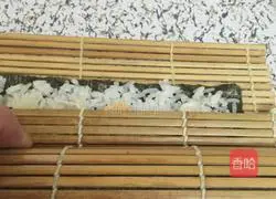 Illustration of how to make meat floss sushi 7