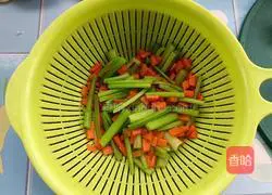 Illustration of how to stir-fry peanuts 12