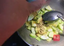 Illustration of how to make sweet and sour watermelon 4