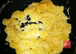 Illustration of how to make okra and scrambled eggs 4