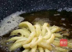 Illustration of how to make chrysanthemum and eggplant in tomato sauce 6