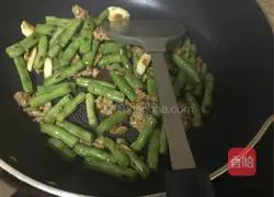 Dry stir-fry Illustration of how to make green beans 5