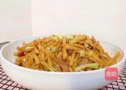 Illustration of home-style fried beans with shredded potatoes 15