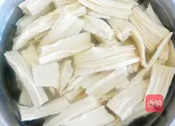 Illustration 6 of how to mix celery with yuba