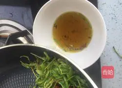 Illustration of how to make fennel broad beans 8