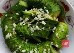 Illustration of how to make coir raincoat cucumber 9