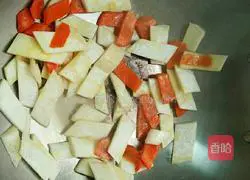 Illustration of how to make fried carrots with king oyster mushrooms 3