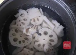 Illustration of how to make spicy and sour lotus root slices 2