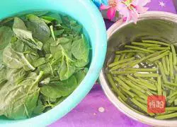 Illustration of how to make stir-fried fungus 2