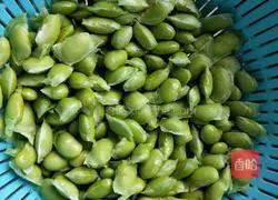 Illustration of how to make stir-fried loofah with edamame 2