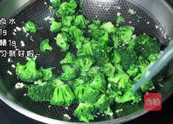 Illustration of how to make garlic broccoli 4