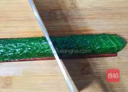 Illustration of how to make coir raincoat cucumber 3
