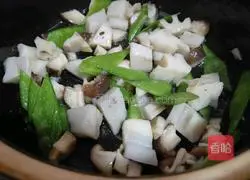 Illustration of how to make assorted lotus root dices 4