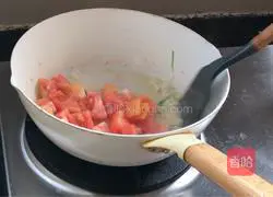 Illustration of how to make tomato-fried shredded potatoes 15