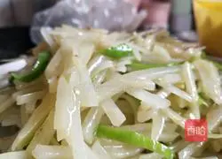 Illustration of how to make green pepper and potato shreds 5