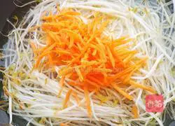 Illustration of how to stir-fry mung bean sprouts 6