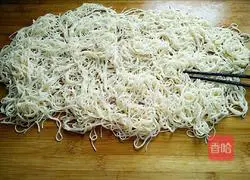 Illustration of how to make saliva cold noodles 7