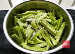 Illustration of how to stir-fry bitter melon 3