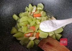  Illustration of how to make fried lettuce with cashew nuts 8
