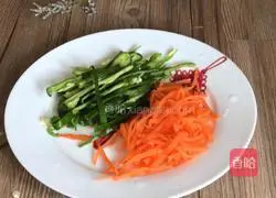 Illustration of how to make spicy and sour cabbage shreds 2