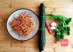 Illustration of how to make cold cucumber and cordyceps flowers 1