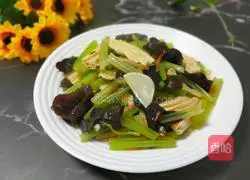 Illustration of how to stir-fry celery with yuba 8