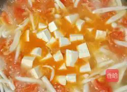 Illustration of how to stew tomato and white jade mushrooms with tofu 10