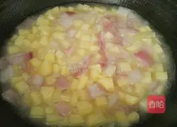 Illustration of how to make fried onions and potatoes 10