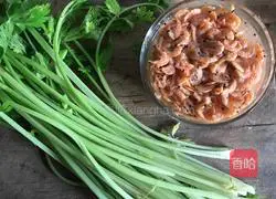 Illustration of how to make dried shrimps mixed with celery 1