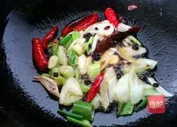 Illustration of how to make spicy lotus root slices 5