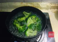 Boil broccoli Illustration of how to do it 1