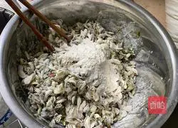 Illustration of how to steam locust flowers 3