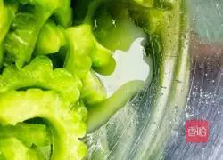 Illustration of how to make cold bitter melon 5