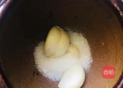 Illustration of how to make cold lotus root slices 7