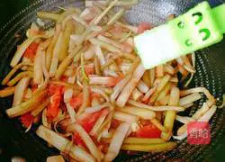 Illustration of how to stir-fry cattail with tomatoes 11