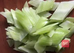 Illustration of how to stir-fry lettuce with garlic sprouts 1