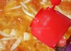 Illustration of how to stew tofu with tomatoes and white jade mushrooms 12