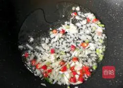 Illustration of how to make garlic water spinach stems 6