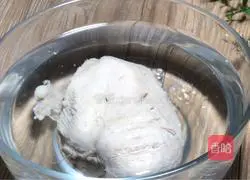 Illustration of how to make cold shredded chicken 9