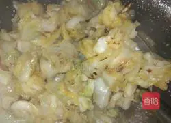 Illustration of how to make hand-shredded cabbage 9