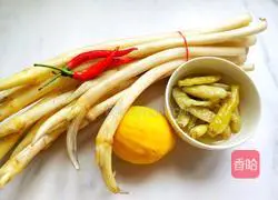 Illustration of how to make lemon pickled pepper and lotus root strips 2