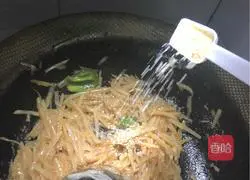 Illustration of how to make fried shredded potatoes 12