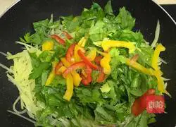 Celery leaves Illustration of how to make fried shredded potatoes 7