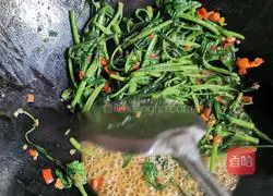 Illustration of how to make water spinach with chopped pepper 7