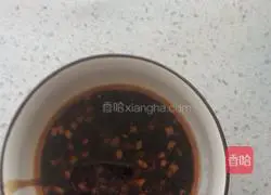 Illustration of how to make cold fungus and bitter chrysanthemum 4