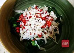 Illustration of how to make king oyster mushrooms with spinach 17