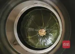 Illustration of how to make a shy pumpkin cup 9